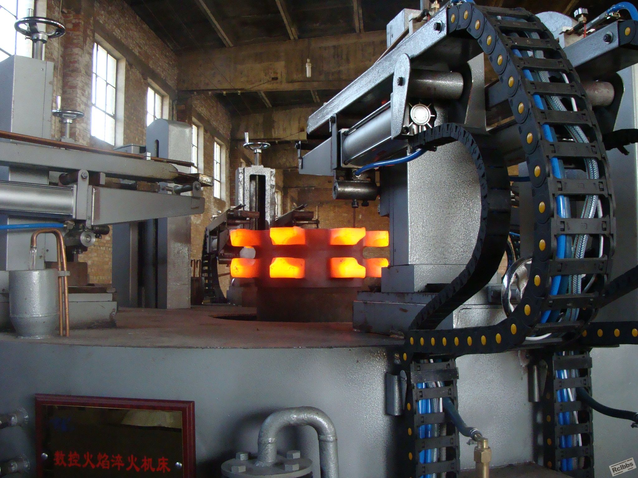 数控全自动旋转升降式火焰淬火机床